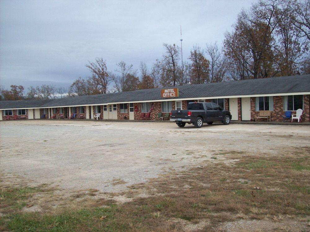Ozark Plaza Motel & RV Park - photo 3