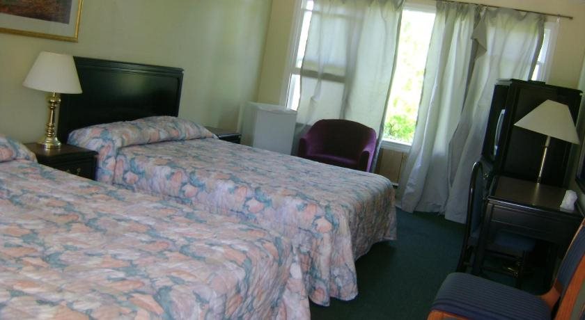 Gateway Motel - carbon neutral hotel in Gananoque