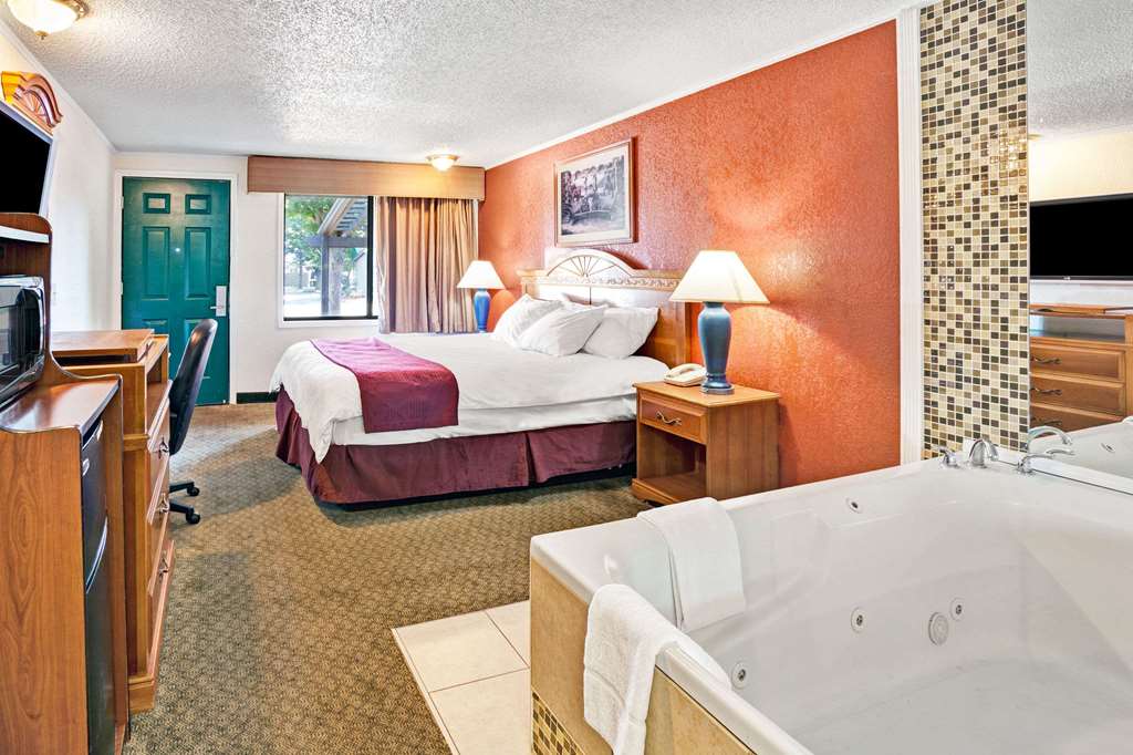 Knights Inn Sterling Heights - photo 10