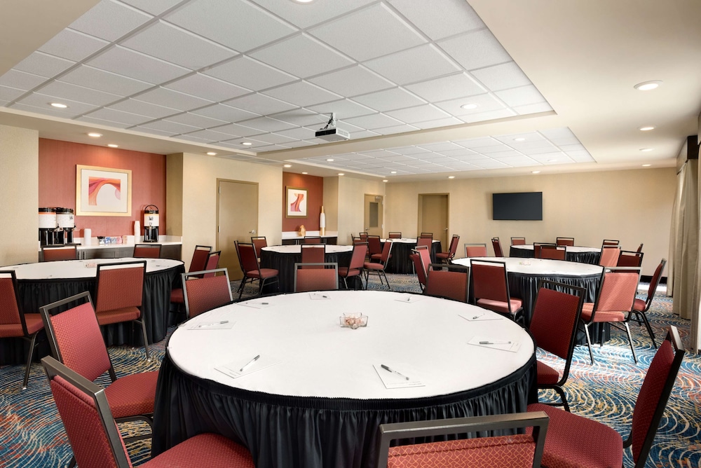 Hampton Inn & Suites Monroe - photo 33