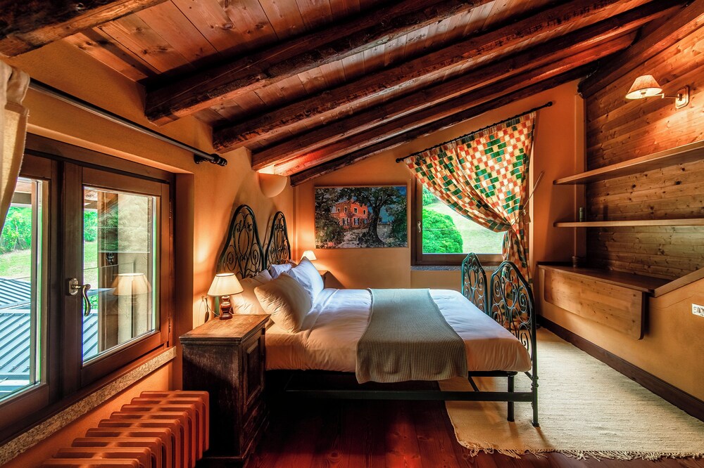 Villa Oasi by MyHomeInComo — 4-Star Luxury Hotel in Canzo, Italy