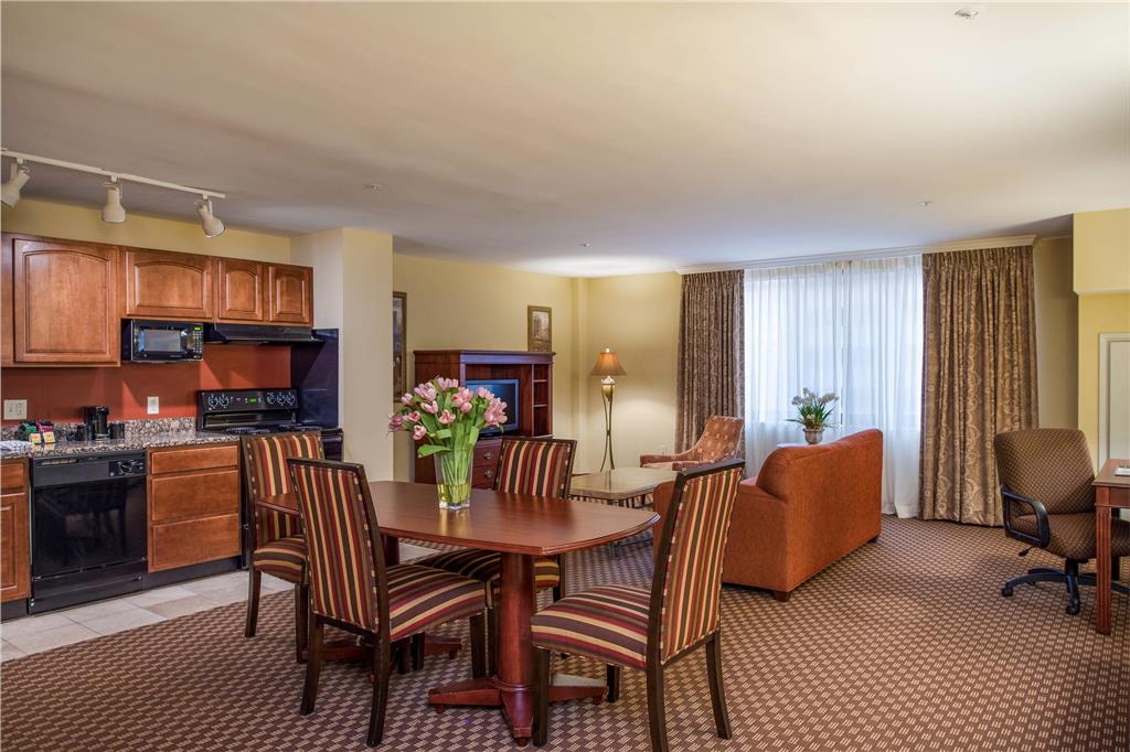 Arlington Court Suites a Clarion Collection Hotel - photo 25
