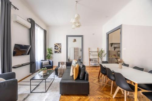 Charming & Cozy Stylish Apartment in the Heart of Budapest — 4-Star Luxury Hotel in Budapest, Hungary