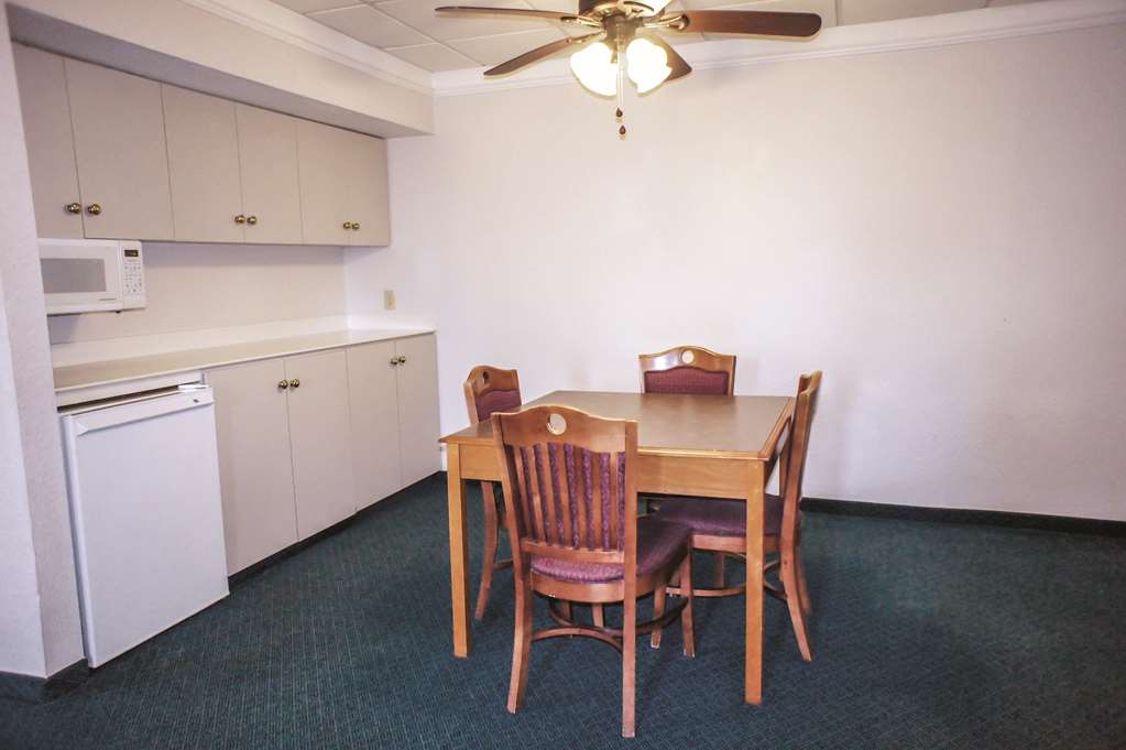 La Quinta Inn by Wyndham Moline Airport - photo 19