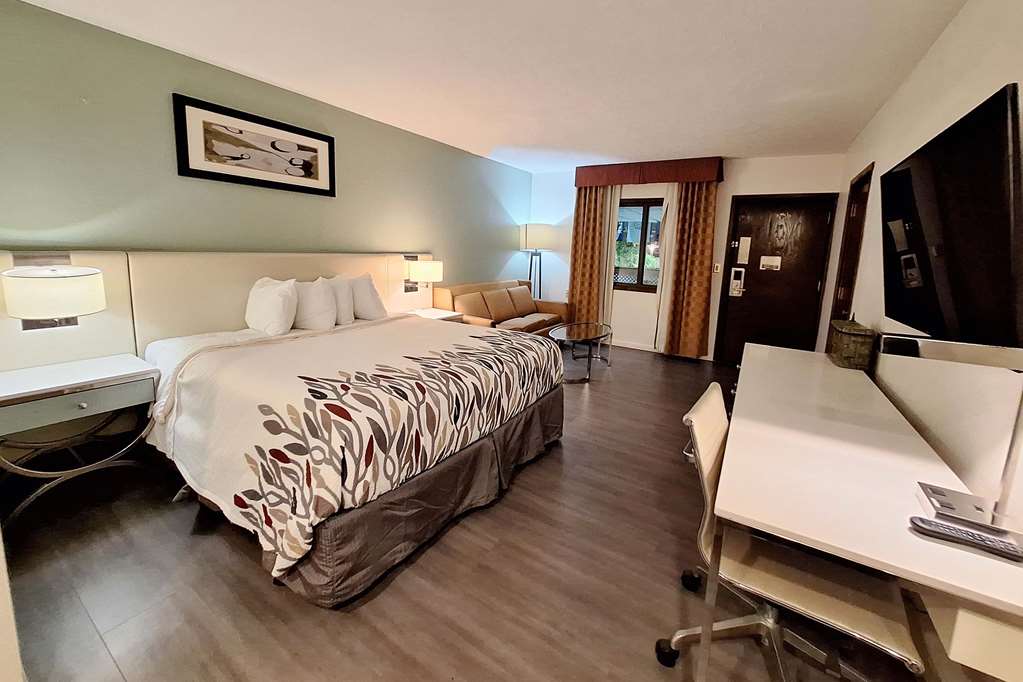 Travelodge by Wyndham Indianapolis Speedway - photo 6