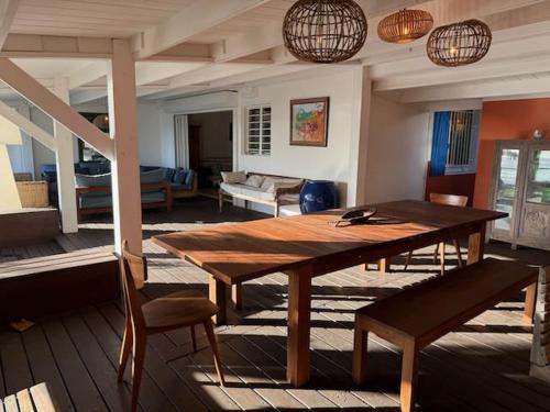 Villa Perle de Corail les pieds dans l'eau — 4-Star Luxury Hotel in Saint-Paul, Réunion