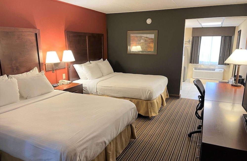 Crossroads Hotel and Event Center - photo 4