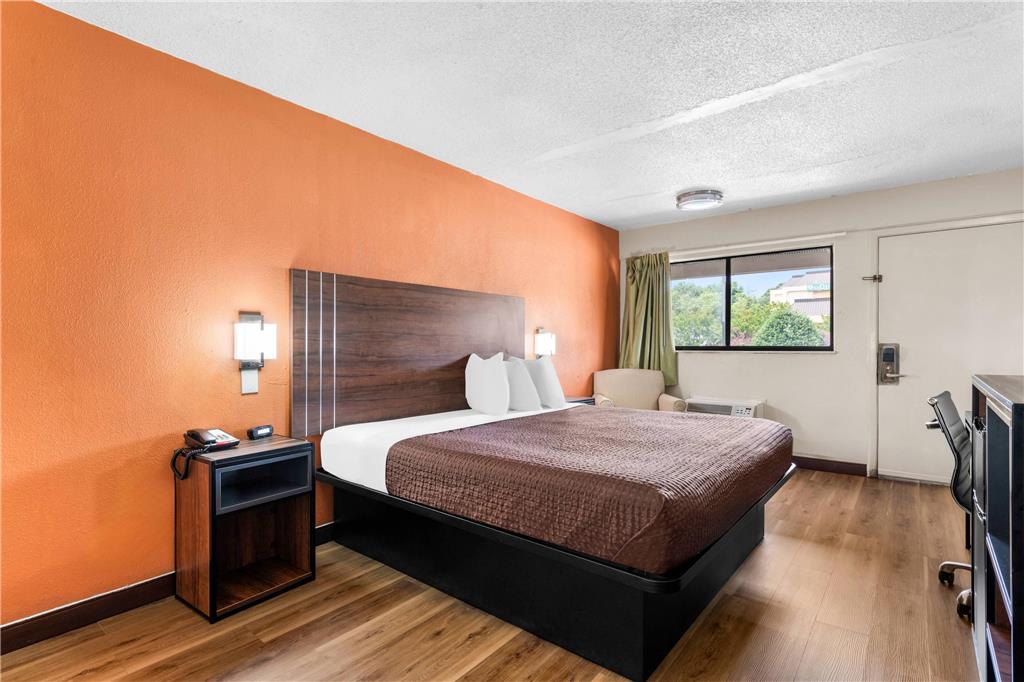Econo Lodge Charlotte Airport - photo 31
