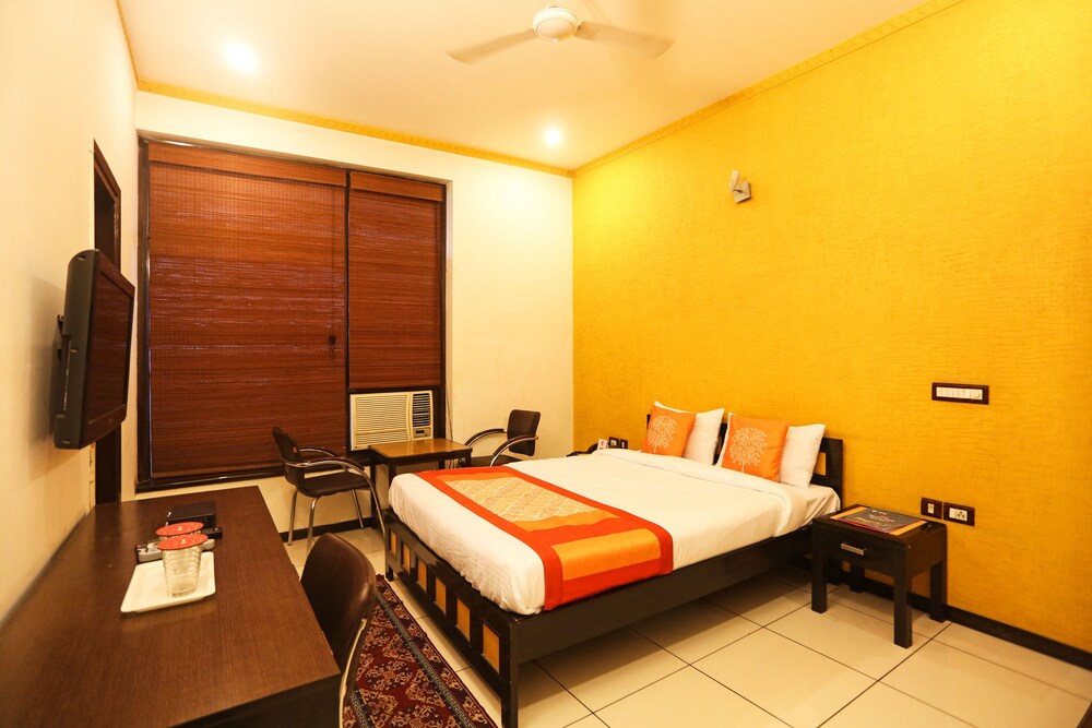 Oyo 5528 Dlf Phase 4 - last minute hotel in Gurgaon
