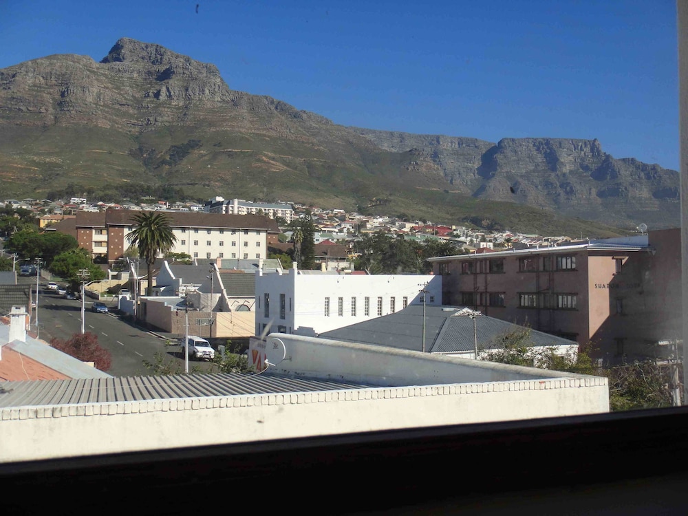 St. Georges Lodge — 4-Star Luxury Hotel in Cape Town, South Africa
