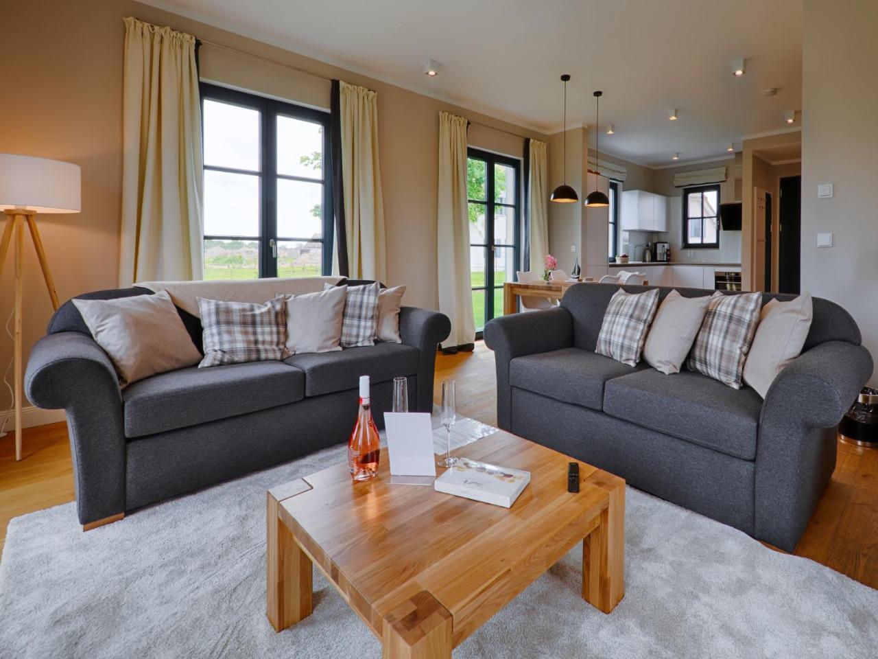 Reetland am Meer Superior Reetdachvilla mit 2 Schlafzimmern F25 in Dranske, Germany