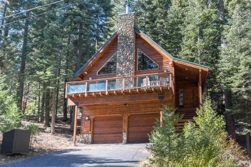 Interlaken on the West Shore by Tahoe Getaways Pet Friendly 3BR Close to Skiing & Walk to the Lake — hotel in Homewood