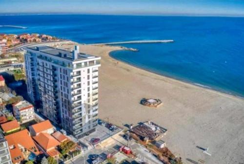 Faleza Nord apartament de lux nou pe malul marii — 4-Star Luxury Hotel in Constanta, Romania