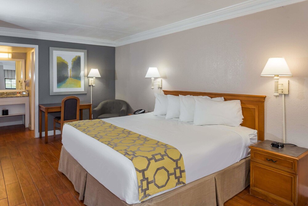 Casa Bella Inn & Suites - photo 13