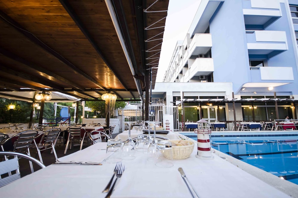 Hotel Helios — 4-Star Luxury Hotel in Tarquinia, Italy