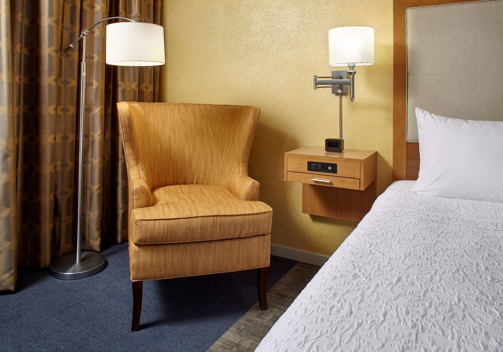 Hampton Inn & Suites Pittsburgh Airport South Settlers Ridge - photo 15