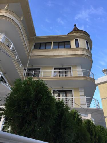 Grand Shato Hotel in Ol'ginka, Russia