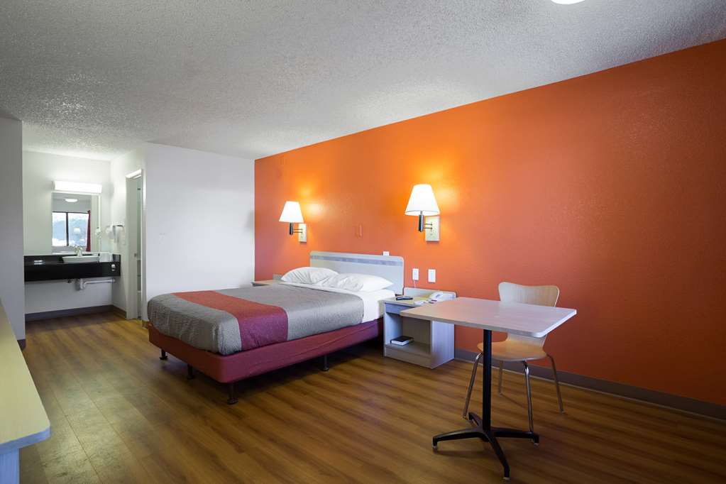 Motel 6 Kingman AZ Route 66 West - photo 11