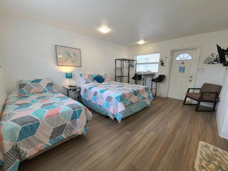 Sun Island Motel - photo 96