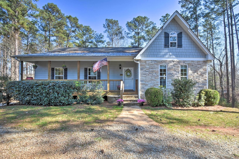Family Friendly Lake Lanier Escape On 2 And Acres — Gainesville