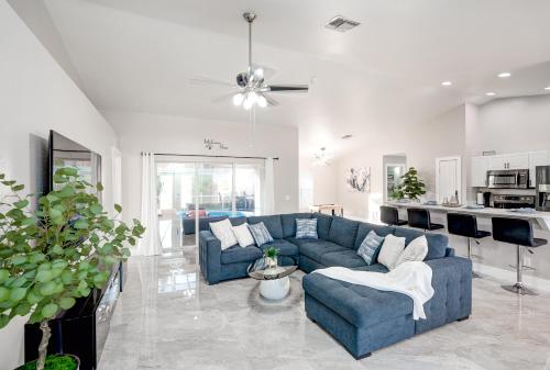 Four Bedrooms Oasis with Heated Pool Private Jacuzzi And Billiards — 4-Star Luxury Hotel in Cape Coral, United States