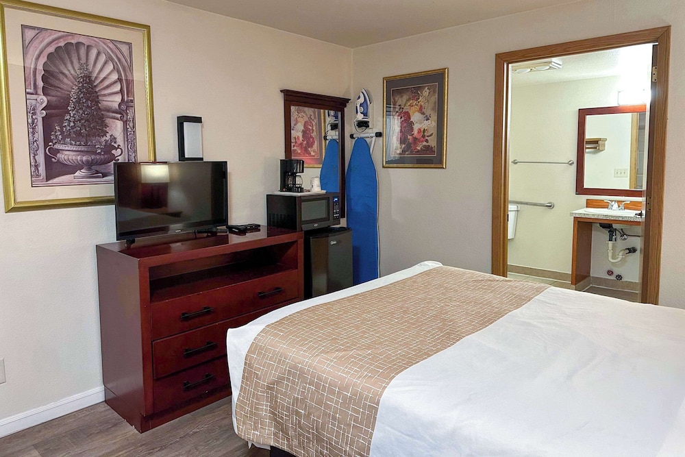Econo Lodge Edmonds North Seattle - photo 6