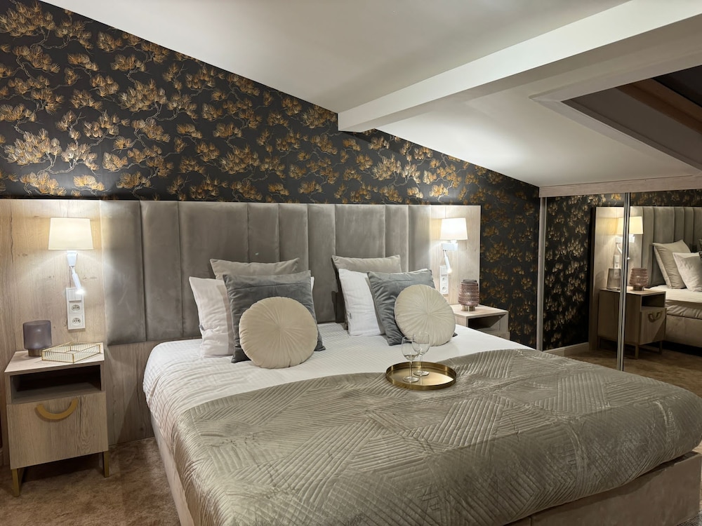 White Lotus Loft Affair Collection — 4-Star Luxury Hotel in Krakow, Poland