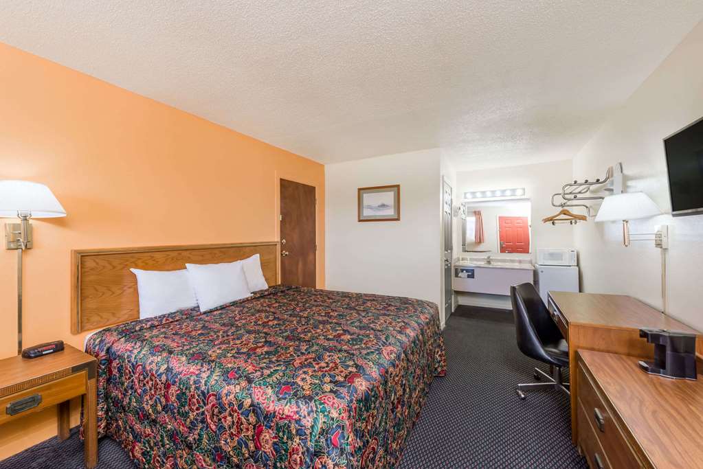 Americas Best Value Inn Chanute - photo 9