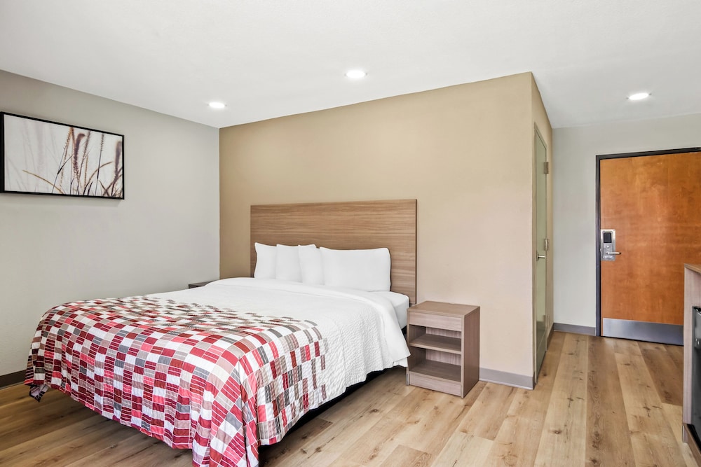 Red Roof Inn & Suites Euless DFW Airport Southwest - photo 6