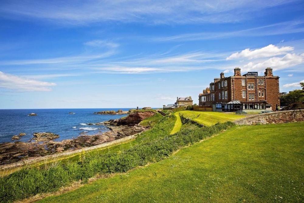 Bayswell Hotel And Restaurant — hotel in Dunbar