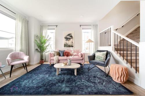 The Nest 3Br Ac Near Yeg Airport King Bed in Edmonton, Canada