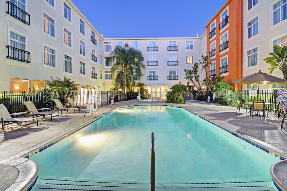Embassy Suites by Hilton Valencia - featured photo