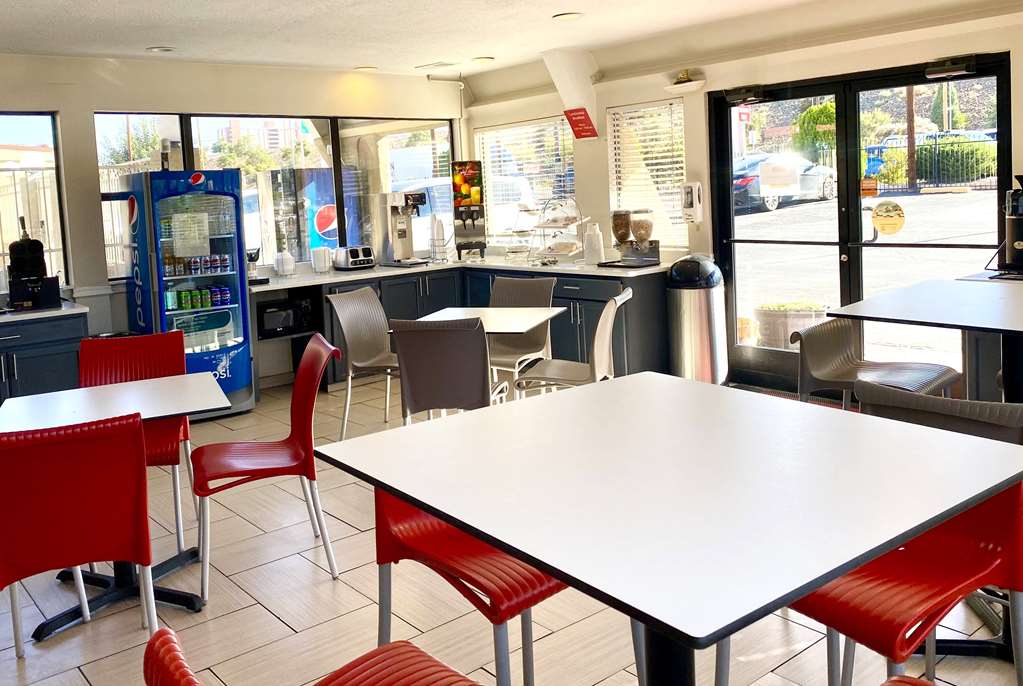 Super 8 by Wyndham Albuquerque Downtown - photo 15