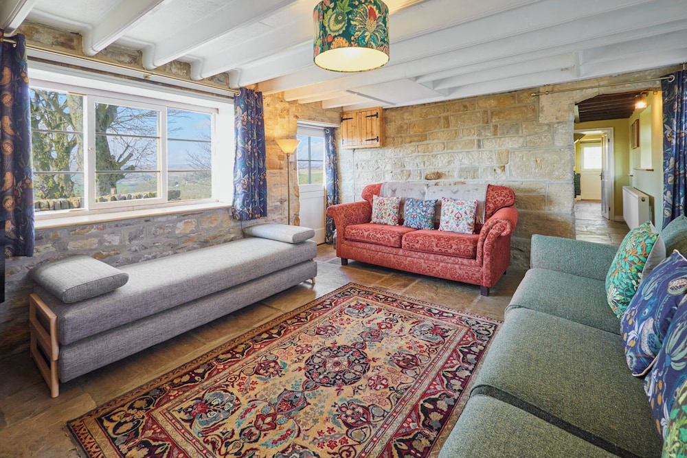Host & Stay Lop Hall — hotel in Danby