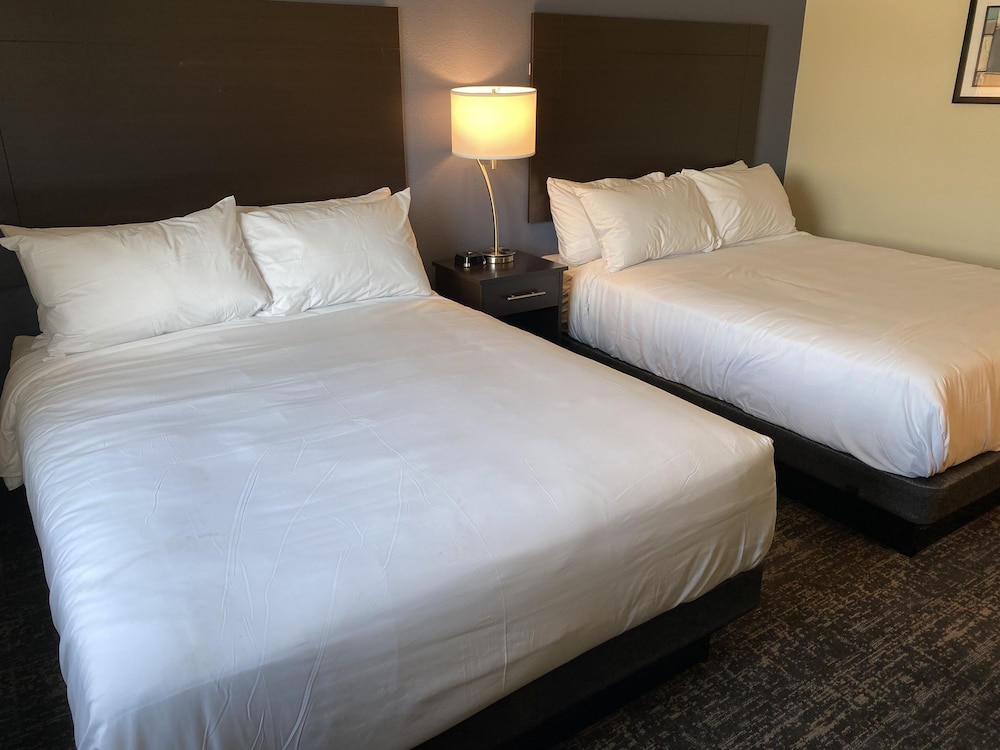 Cobblestone Inn & Suites Forest City - photo 8