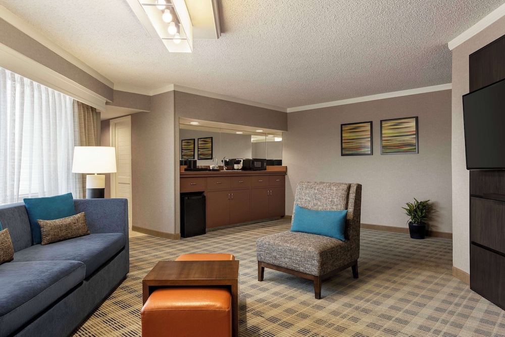 Embassy Suites by Hilton Kansas City Overland Park - photo 19
