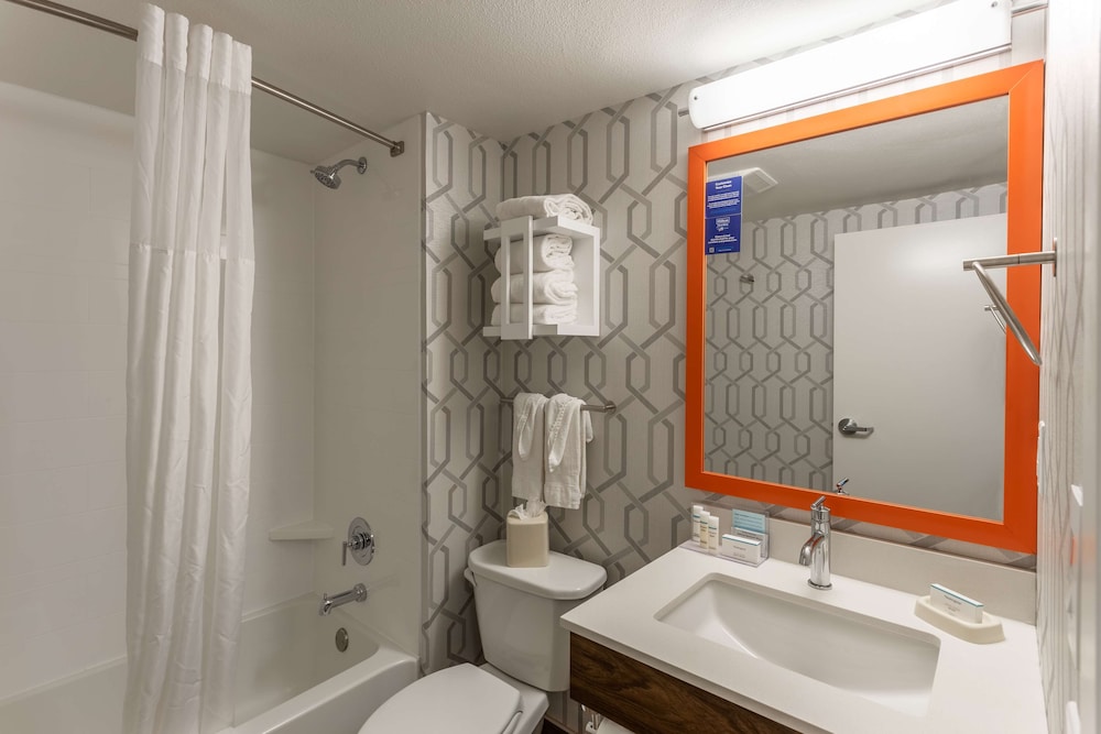 Hampton Inn Madison East Towne Mall Area - photo 11