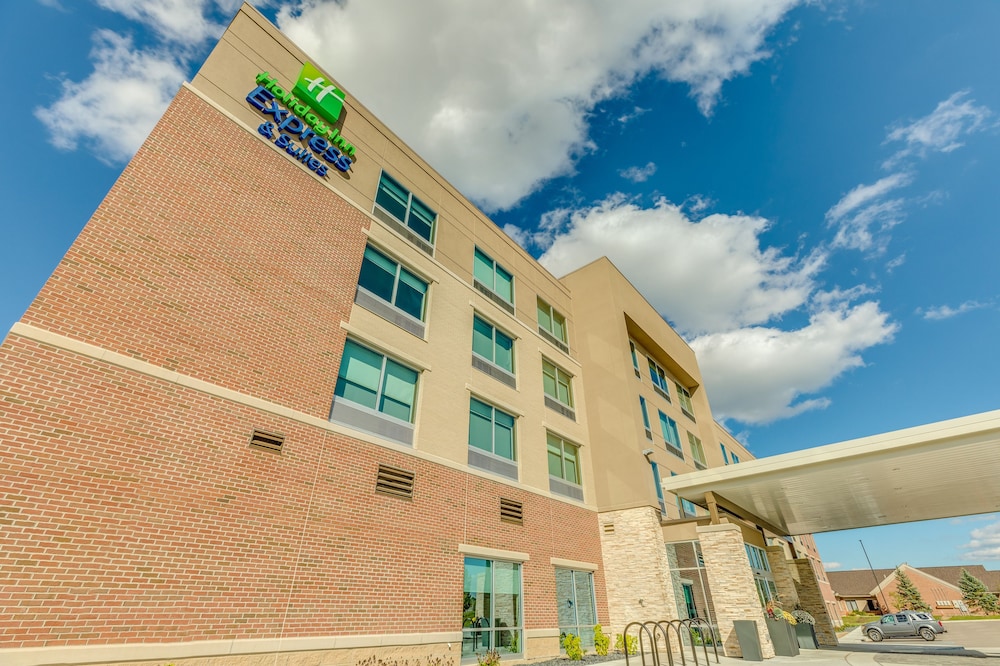 Holiday Inn Express & Suites Okemos University Area an IHG Hotel - photo 2