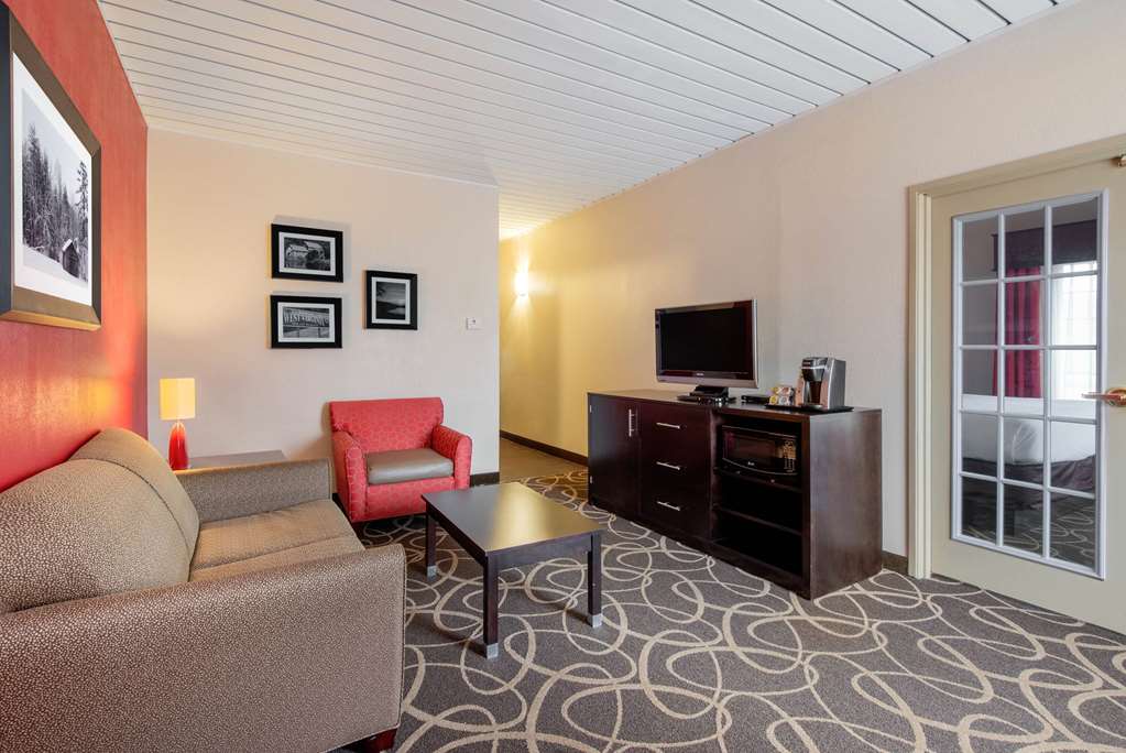 La Quinta Inn & Suites by Wyndham Elkview Charleston NE - photo 39