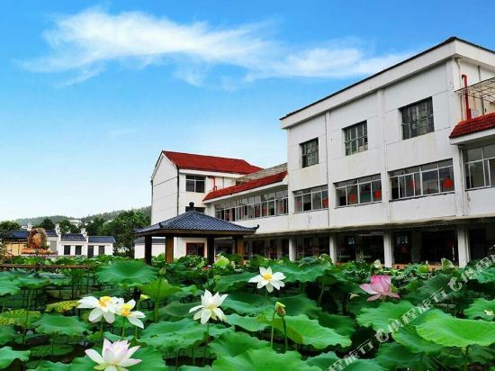 Dajin Lake Yiyang Center Migratory Birds Lvju Yanglao Base in Shancheng, People's Republic of China