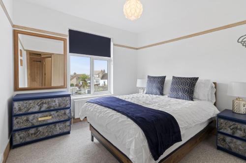 Seaway Garden Beachside Maisonette with Parking in Paignton, United Kingdom