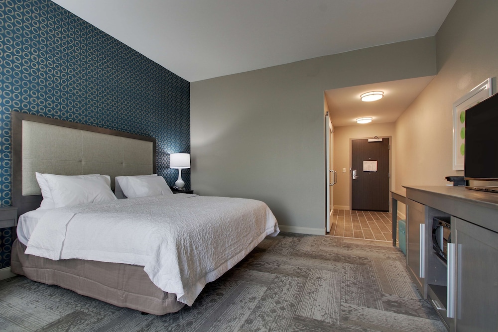 Hampton Inn & Suites Knightdale Raleigh - photo 31