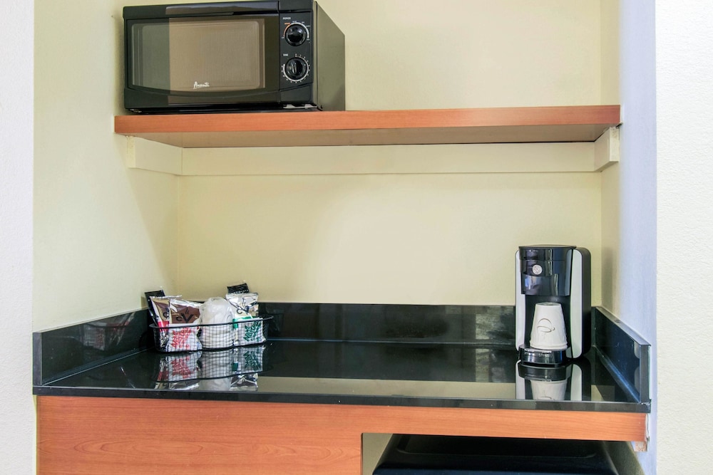 University Hotel & Suites Shippensburg Trademark by Wyndham - photo 18