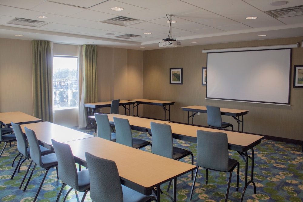 Hampton Inn Big Rapids - photo 33