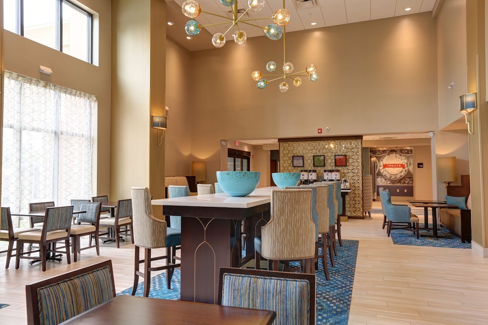Hampton Inn & Suites Tampa Busch Gardens Area - photo 2