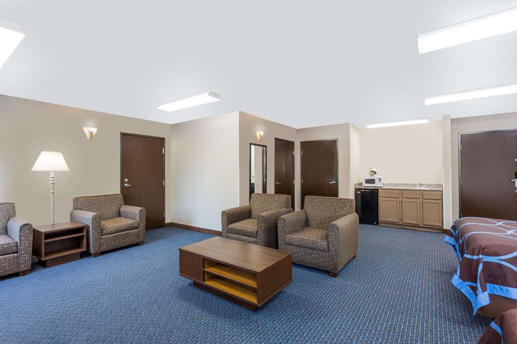 Super 8 by Wyndham El Dorado - photo 7