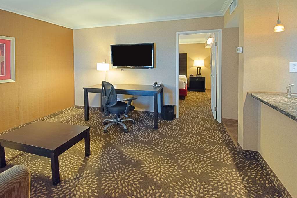 Best Western Yuma Mall Hotel & Suites - photo 16