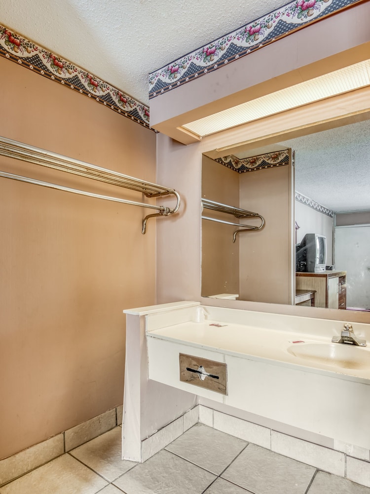OYO Hotel Jackson North I 55 - photo 22