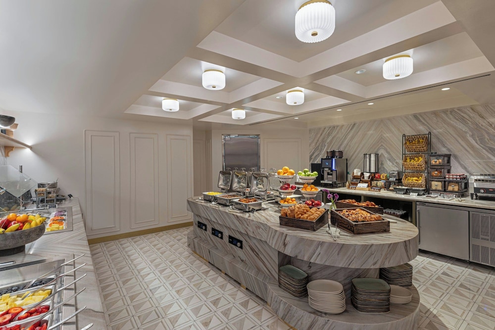 JW Marriott Essex House New York - photo 162