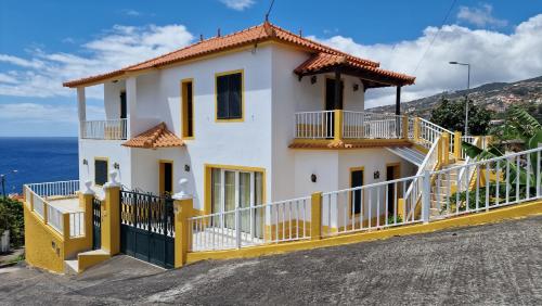 Sol e Mar by the airport in Santa Cruz, Portugal